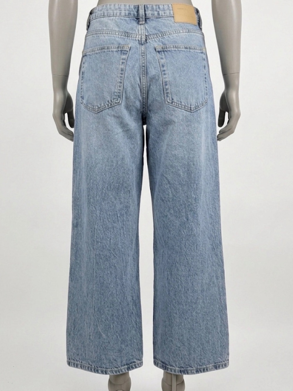 H&M Divided Light Wash Wide Leg Baggy Jeans Size 6 - Picture 3 of 10